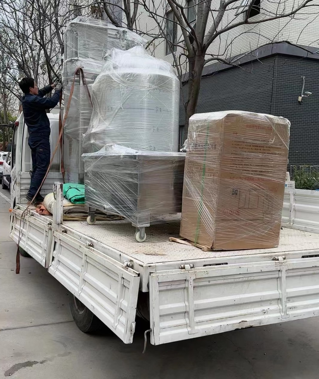 湖北荊門鐘祥市段總購(gòu)買的一套白酒設(shè)備已打包發(fā)貨！